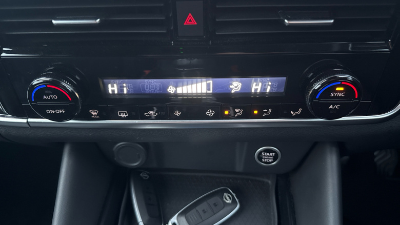 Nissan Qashqai 1.3 DiG-T MH N-Connecta 5dr Petrol Hatchback